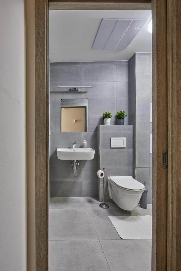 Minimalist Apartment On Wenceslas Square By Prague Days ภายนอก รูปภาพ